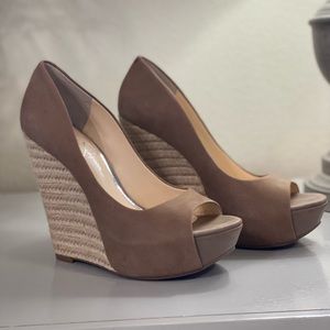 Jessica Simpson Women’s Bethany Wedge Pump